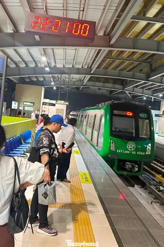 Từ 18/11 khách đi tàu điện Cát Linh - Hà Đông sẽ sử dụng vé 'một chạm'