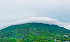 Mây hình đĩa bay xuất hiện trên 'nóc nhà' Đồng Nai, người dân trầm trồ ghi lại