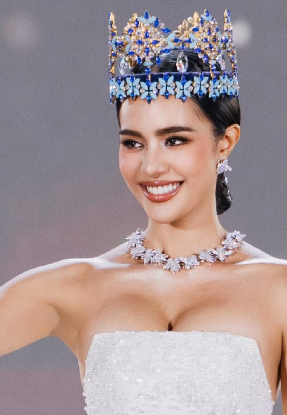 Opal Suchata cảm ơn Việt Nam khi kết thúc nhiệm kỳ Hoa hậu Thế giới