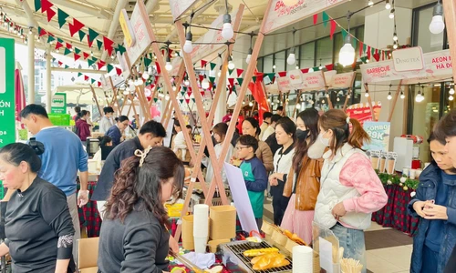 Lần đầu khuyến mại tập trung quốc gia, người dân mạnh tay sắm Tết