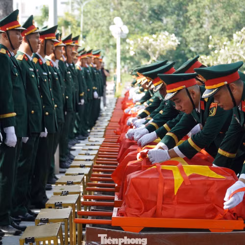 Giờ phút tiễn đưa 120 hài cốt liệt sĩ về nơi an nghỉ tại Cần Thơ