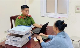 Người phụ nữ bị 'bắt cóc online', ép vào phóng kín hơn 1 ngày