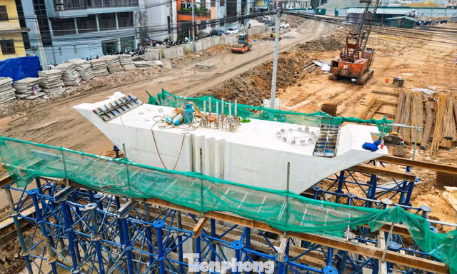 Hai cầu vượt Vành đai 1 dần lộ diện sau hơn 3 tháng thi công