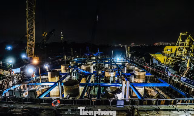Hơn 440 người 'xuyên đêm' tăng tốc cho dự án cầu Trần Hưng Đạo
