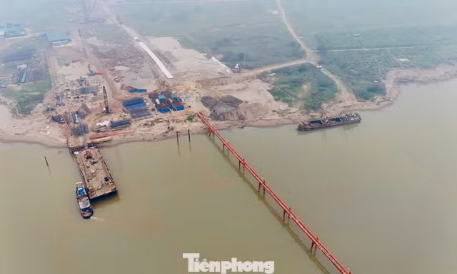Cận cảnh công trường cầu Hồng Hà gần 10.000 tỷ đồng bắc qua sông Hồng
