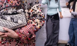 Bắt đúng trend mùa Thu Đông 2025 với những món phụ kiện quen ơi là quen