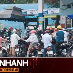 TIN NHANH: Chuyên gia chỉ cách lái xe tiết kiệm nhiên liệu trong bối cảnh giá xăng dầu tăng cao