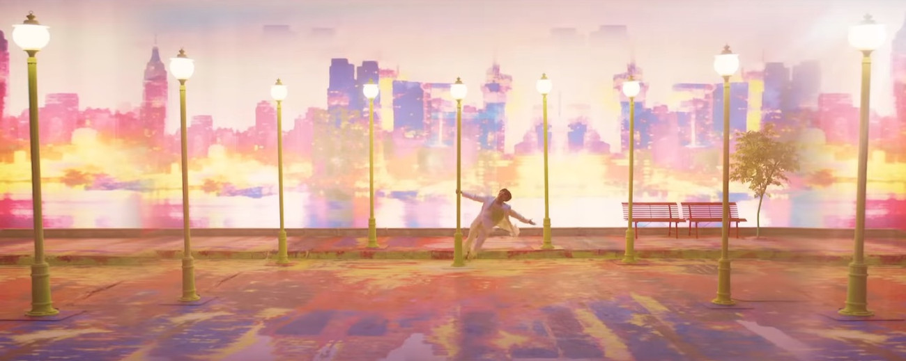 Trong một cảnh, J-Hope khiêu vũ với chiếc đèn đường...