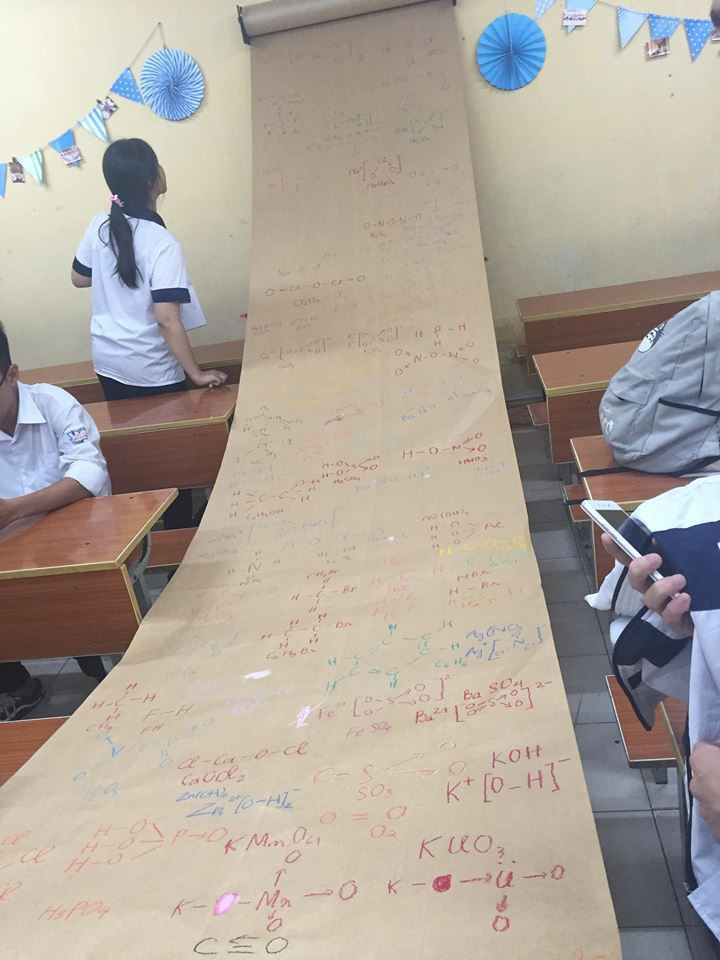 Có ngay "Chiếu dời đô" trong lớp, không sợ quên công thức Hóa học nữa. Có ngay "Chiếu dời đô" trong lớp, không sợ quên công thức Hóa học nữa.