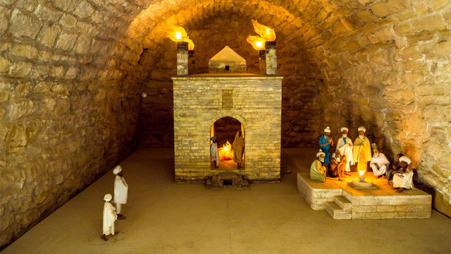 Ngôi đền gắn liền với tôn giáo Zoroastrian cổ - Ảnh: baldhiker Ngôi đền gắn liền với tôn giáo Zoroastrian cổ - Ảnh: baldhiker
