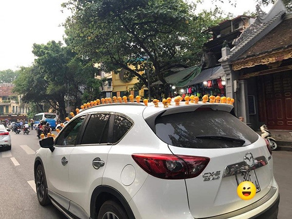 Chiếc xe đi đến đâu là gây sự chú ý đến đó. Chiếc xe đi đến đâu là gây sự chú ý đến đó.