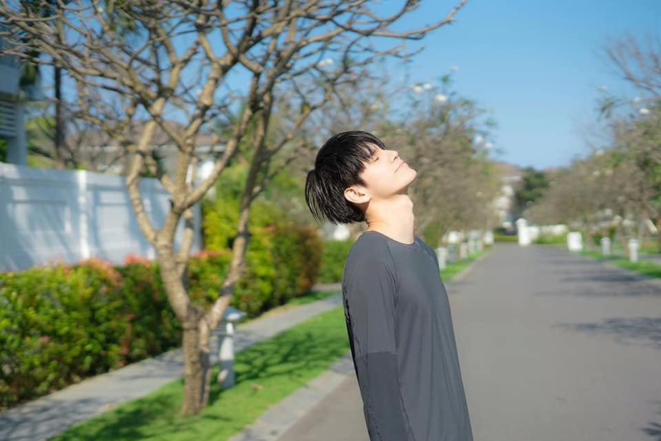 Seongwoo chỉ thở thôi cũng thấy quyến rũ rồi. Seongwoo chỉ thở thôi cũng thấy quyến rũ rồi.
