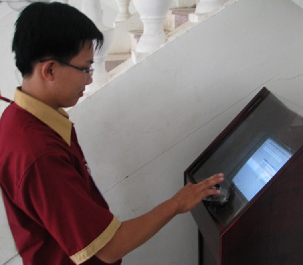 Công nghệ điểm danh bằng vân tay đã được áp dụng rất sớm tại 1 số trường đại học như ĐH Võ Trường Toản (Hậu Giang), Trường ĐH Sư phạm kỹ thuật TP.HCM... Công nghệ điểm danh bằng vân tay đã được áp dụng rất sớm tại 1 số trường đại học như ĐH Võ Trường Toản (Hậu Giang), Trường ĐH Sư phạm kỹ thuật TP.HCM...