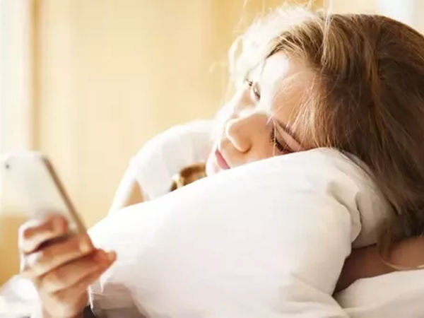 Bất kỳ lúc nào bạn cầm điện thoại lên, dù là nửa đêm hay sáng sớm, khả năng lớn là bạn cũng sẽ