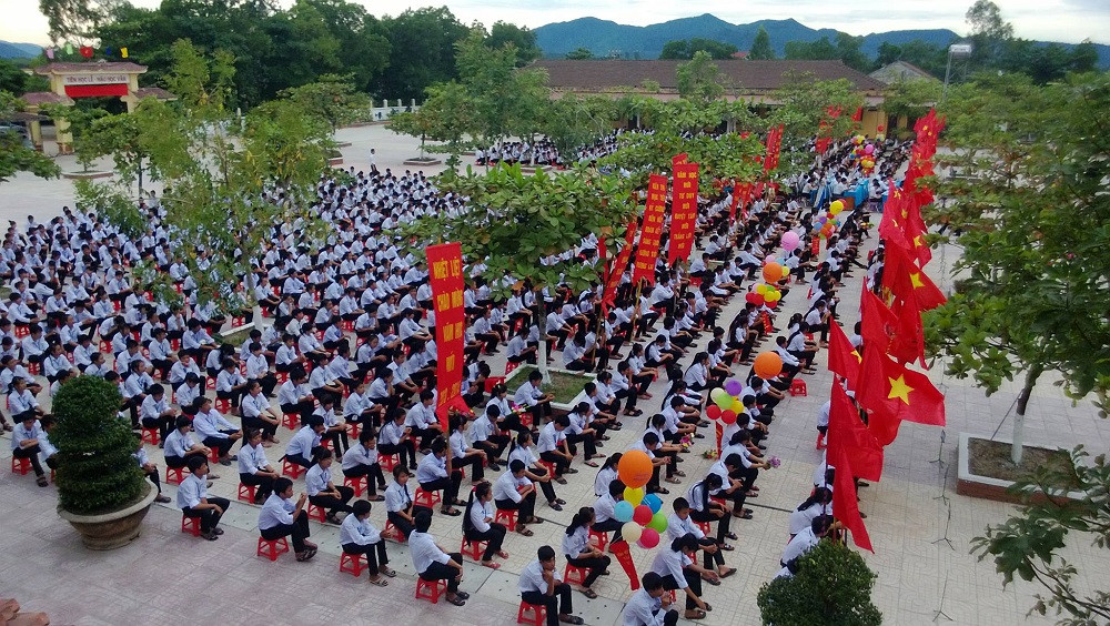 Trường THPT Hà Huy Tập - Hà Tĩnh, nơi chúng tôi gửi lại những kỷ niệm đẹp của tuổi học trò, tình bạn, tình thầy trò. Cũng dưới mái trường này, chúng tôi được lớn lên và trưởng thành hơn.