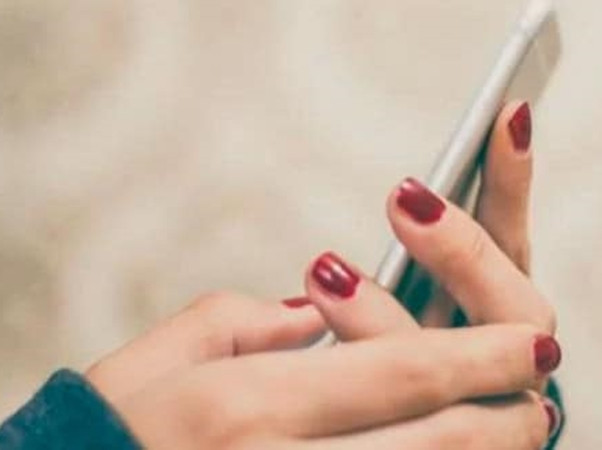 Casey đã rất suy sụp khi biết rằng chồng sắp cưới “bắt cá hai tay”.