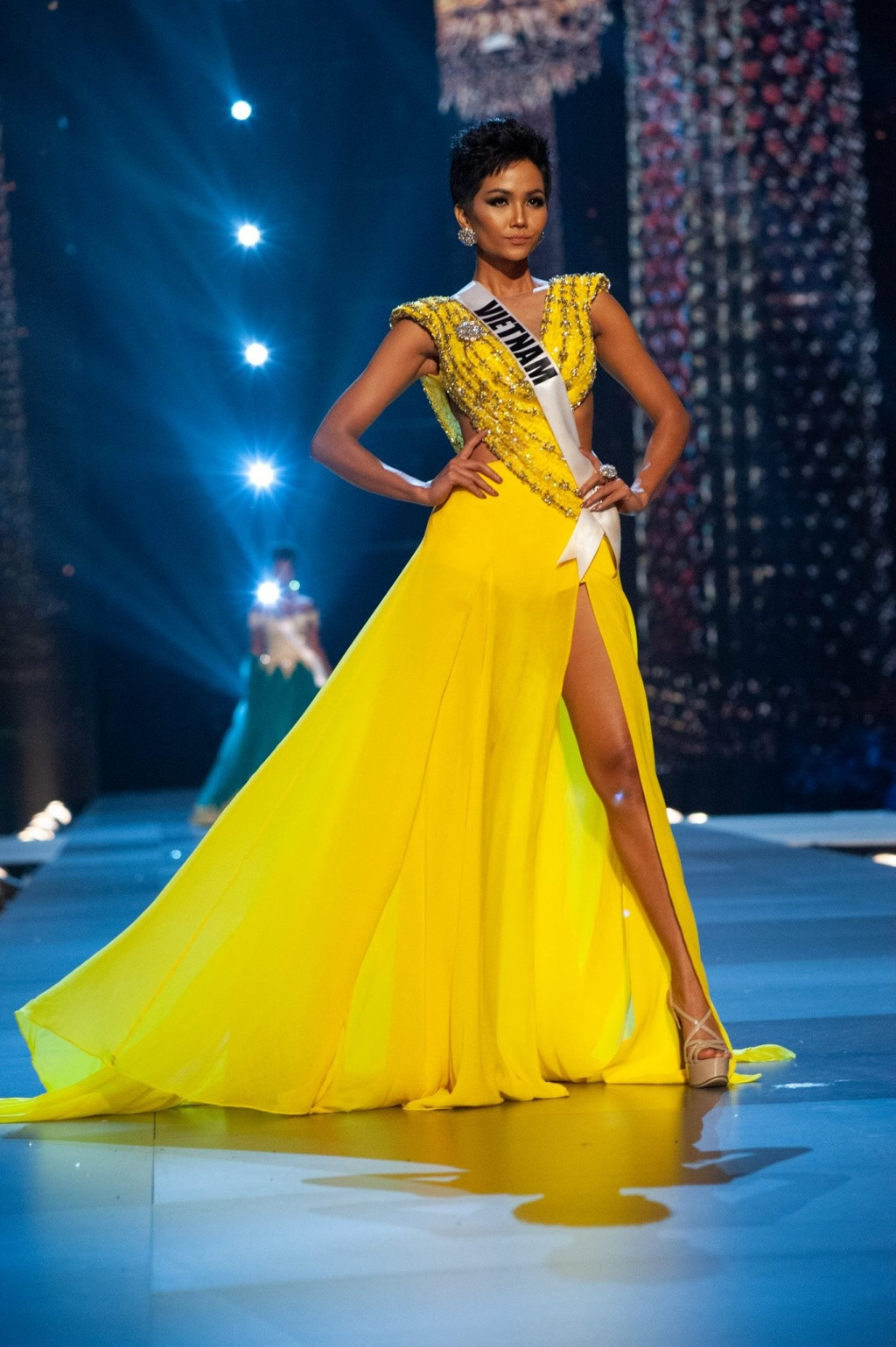 H'Hen đã lập nên kì tích khi lọt vào Top 5 của Miss Universe 2018.