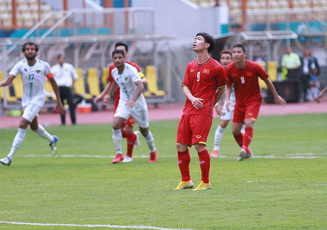 Công Phượng gây thất vọng lớn với 2 lần sút hỏng penalty. Công Phượng gây thất vọng lớn với 2 lần sút hỏng penalty.