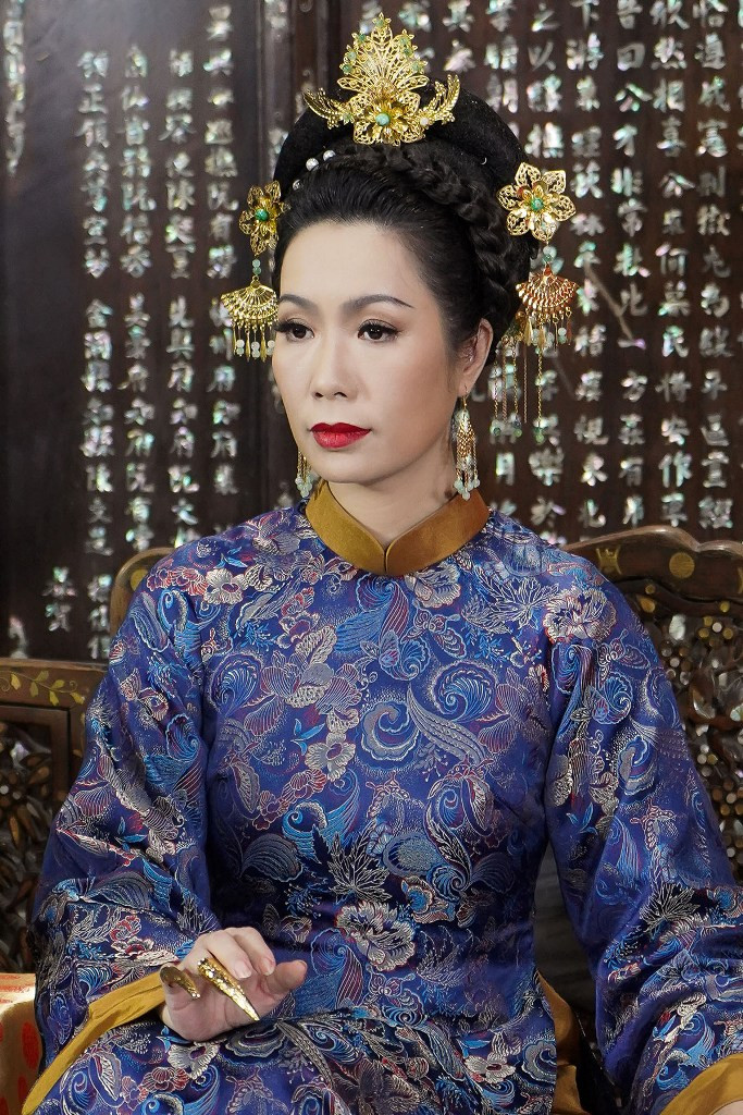 Trịnh Kim Chi vào vai Hoàng Thái Hậu. Trịnh Kim Chi vào vai Hoàng Thái Hậu.
