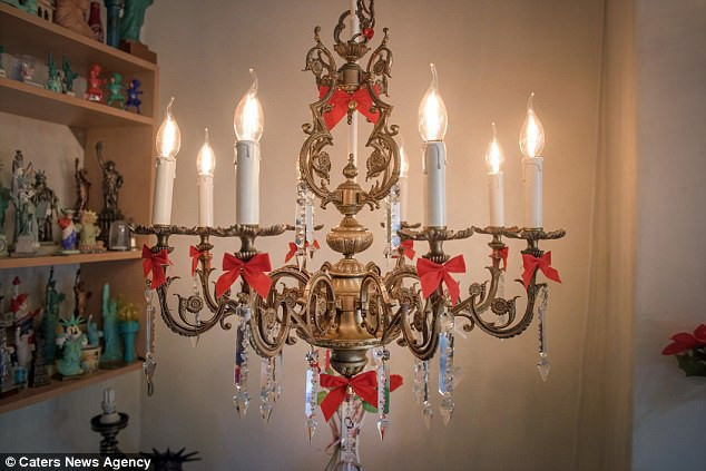 Chùm đèn Lumiere - tình yêu lớn nhất của cô Liberty. Chùm đèn Lumiere - tình yêu lớn nhất của cô Liberty.
