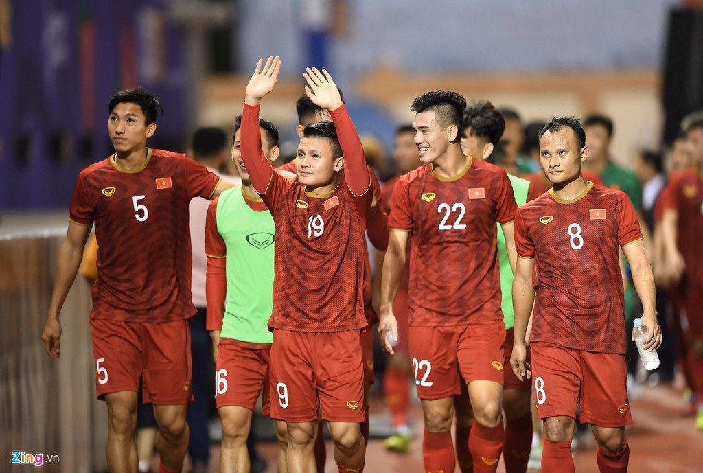 Quang Hải và các đồng đội cần vượt qua Lào để sẵn sàng đấu Indonesia. Ảnh: Thuận Thắng. Quang Hải và các đồng đội cần vượt qua Lào để sẵn sàng đấu Indonesia. Ảnh: Thuận Thắng.