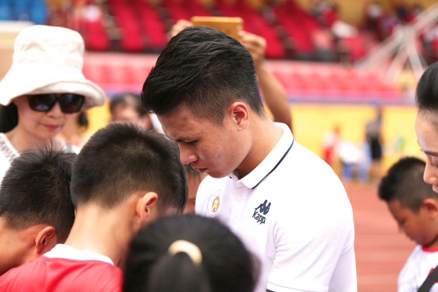 Những chàng đại sứ sẽ gặp gỡ tween và teen Hà Nội một cách thân thiện, gần gũi nhất. Những chàng đại sứ sẽ gặp gỡ tween và teen Hà Nội một cách thân thiện, gần gũi nhất.