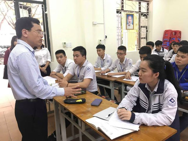 Ông Mai Văn Trinh, Cục Trưởng Cục Quản lý Chất lượng (Bộ GD&ĐT) kiểm tra công tác chuẩn bị thi THPT quốc gia 2019 tại Bắc Giang. (Ảnh: Mỹ Hà) Ông Mai Văn Trinh, Cục Trưởng Cục Quản lý Chất lượng (Bộ GD&ĐT) kiểm tra công tác chuẩn bị thi THPT quốc gia 2019 tại Bắc Giang. (Ảnh: Mỹ Hà)
