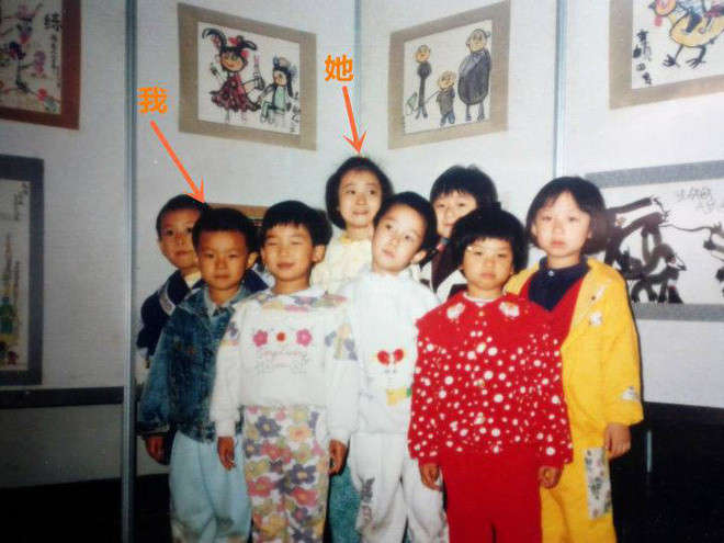 Tấm ảnh chụp chung được đặt trong cuốn album ảnh ở nhà của chàng trai. Tấm ảnh chụp chung được đặt trong cuốn album ảnh ở nhà của chàng trai.