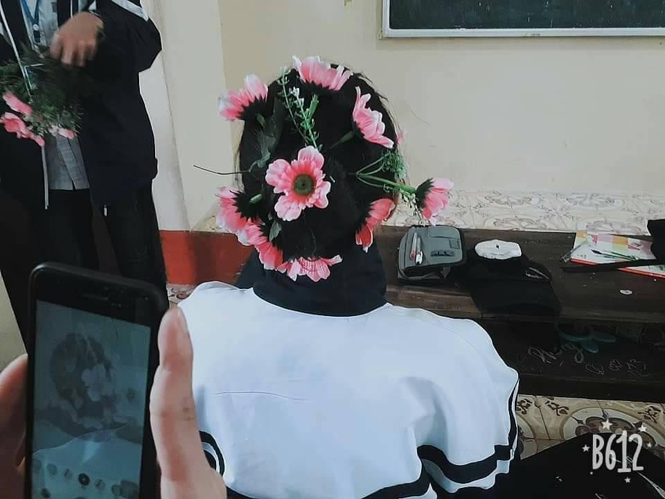 Nghệ thuật không nằm trên mái tóc của người thiếu nữ, mà phụ thuộc vào... tay người chụp hình Nghệ thuật không nằm trên mái tóc của người thiếu nữ, mà phụ thuộc vào... tay người chụp hình