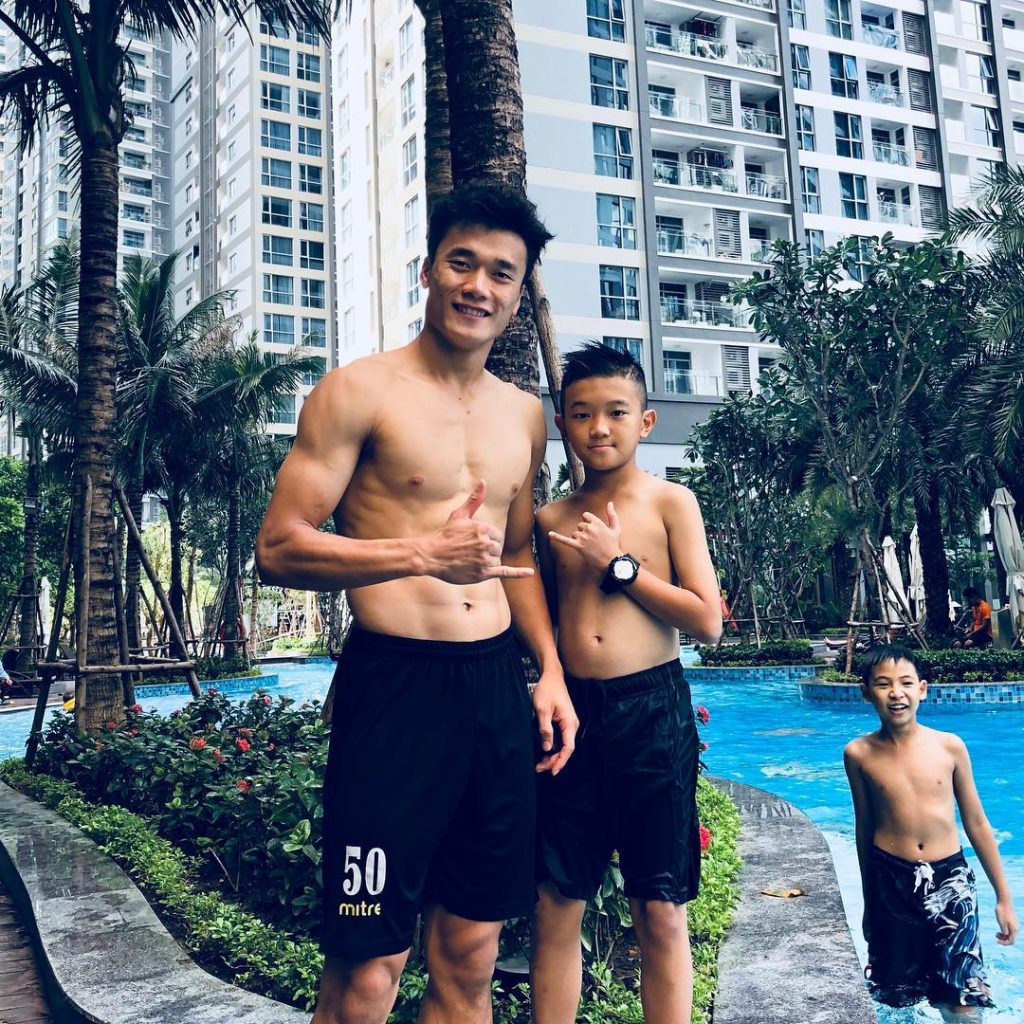 Không chỉ Phan Văn Đức, nhiều cầu thủ bóng đá Việt Nam khiến fan xuyến xao với thân hình khoẻ khoắn ảnh 6 Không chỉ Phan Văn Đức, nhiều cầu thủ bóng đá Việt Nam khiến fan xuyến xao với thân hình khoẻ khoắn ảnh 6