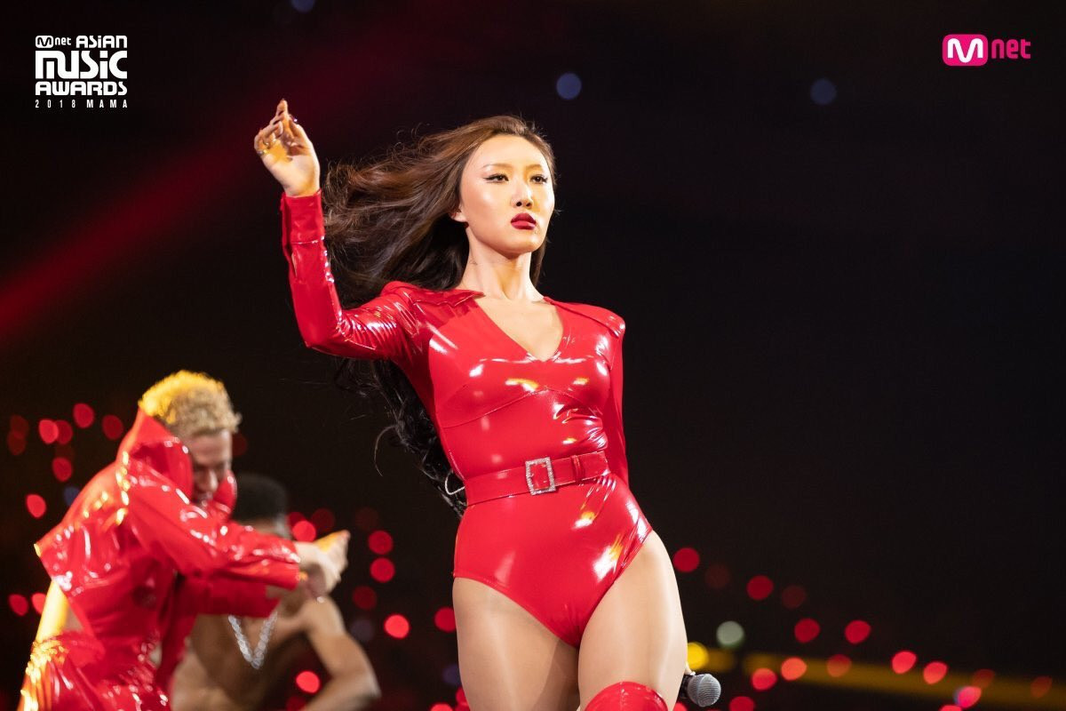 Vụ việc bắt nguồn từ việc thành viên Hwasa diện trang phục táo bạo trình diễn trên sâu khấu của MAMA 2018 tại Nhật Bản. Vụ việc bắt nguồn từ việc thành viên Hwasa diện trang phục táo bạo trình diễn trên sâu khấu của MAMA 2018 tại Nhật Bản.