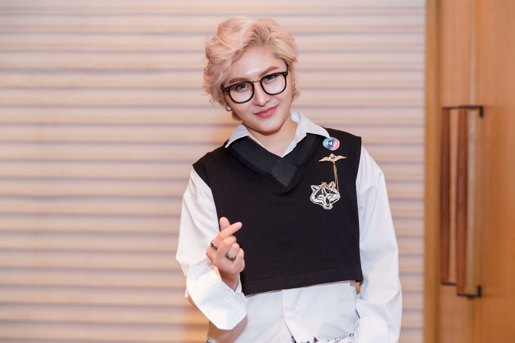 Vicky Nhung vẫn trung thành với phong cách tomboy. Vicky Nhung vẫn trung thành với phong cách tomboy.