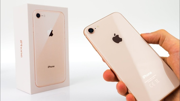 Mẫu iPhone 9 được dự đoán có giá khoảng 399 USD đi kèm phiên bản 64GB hoặc 128GB lớn hơn một chút. Mẫu iPhone 9 được dự đoán có giá khoảng 399 USD đi kèm phiên bản 64GB hoặc 128GB lớn hơn một chút.