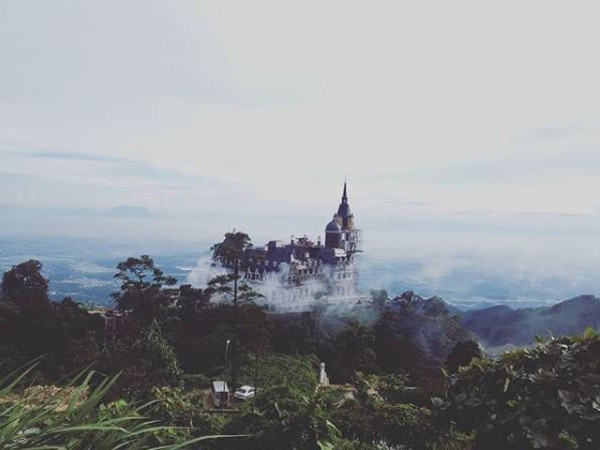 Đường lên Tam Đảo hiện giờ khá dễ đi nên có thể di chuyển bằng cả xe máy và ô tô. Ảnh: @miumoza