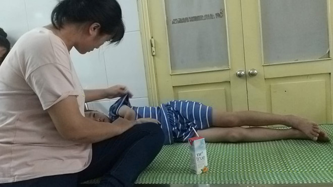 Cháu H. đang điều trị tại bệnh viện. ẢNH: K.HOAN. Cháu H. đang điều trị tại bệnh viện. ẢNH: K.HOAN.