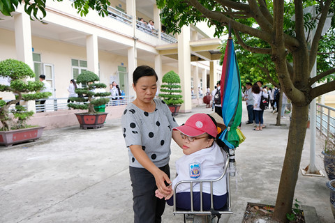 Hoài Thương có mặt trước giờ thi gần 1 giờ. ẢNH:LÃ NGHĨA HIẾU.