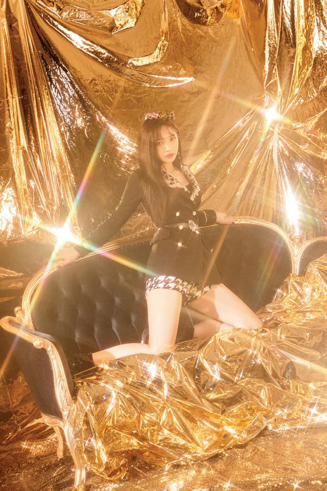 Cô "gà con" rất hợp với concept ma mị của Red Velvet. Cô "gà con" rất hợp với concept ma mị của Red Velvet.