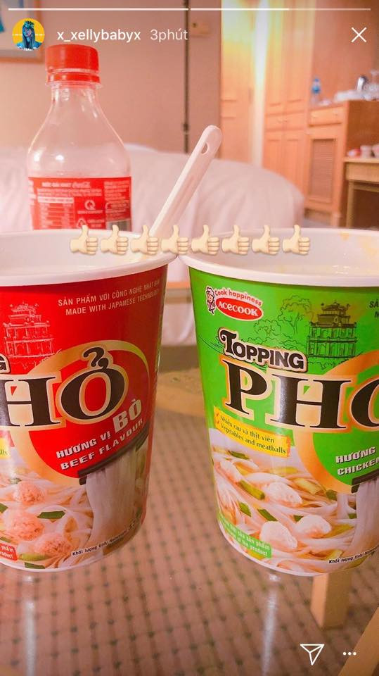 Cô nàng dường như mê mẩn món Phở của Việt Nam rồi thì phải.