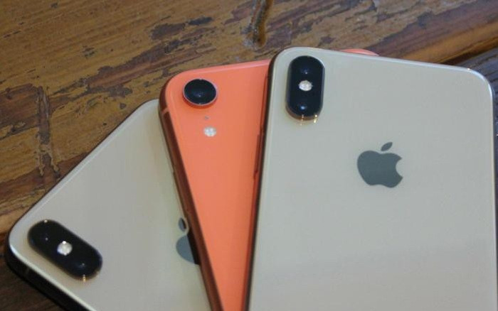 Trong thời gian ngắn, dây chuyền sản xuất bộ ba iPhone mới bị cắt giảm những 2 lần. Trong thời gian ngắn, dây chuyền sản xuất bộ ba iPhone mới bị cắt giảm những 2 lần.