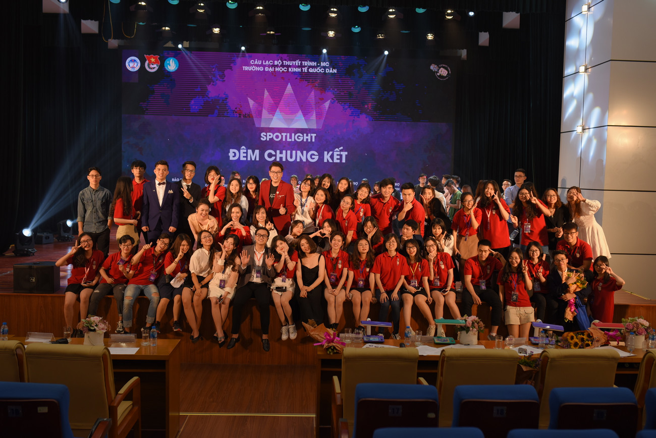 E-kip tiềm năng và nhiệt huyết phía sau sân khấu SPOTLIGHT 2019. E-kip tiềm năng và nhiệt huyết phía sau sân khấu SPOTLIGHT 2019.