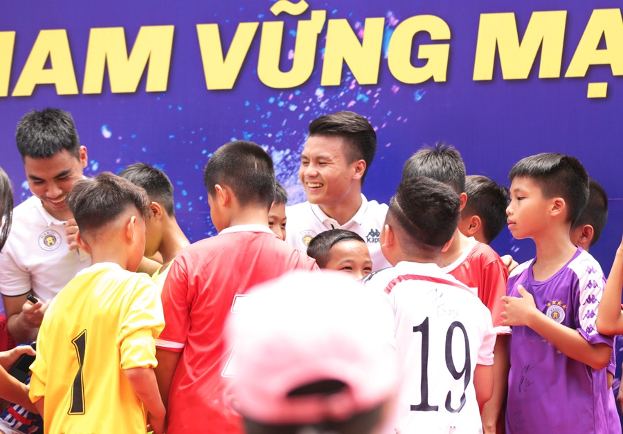 Câu chuyện phía sau thành công của họ sẽ trở thành nguồn cảm hứng lớn nhất giúp nhiều bạn quyết tâm trẻ theo đuổi đam mê. Câu chuyện phía sau thành công của họ sẽ trở thành nguồn cảm hứng lớn nhất giúp nhiều bạn quyết tâm trẻ theo đuổi đam mê.