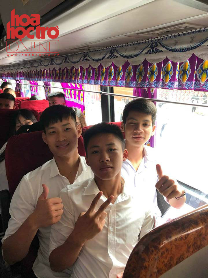 Có xe trường đưa đón, các bạn teen chẳng lo muộn giờ đâu nè!