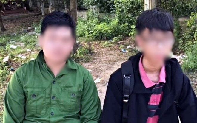 Nam sinh H. (áo xanh) bị kỷ luật. Nam sinh H. (áo xanh) bị kỷ luật.