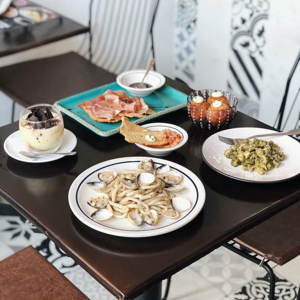 Food blogger @iamafoodtester cũng đã khen nức nở Gnocchi và Tuscan với nước sốt độc quyền của anh đầu bếp người Ý ở quán.