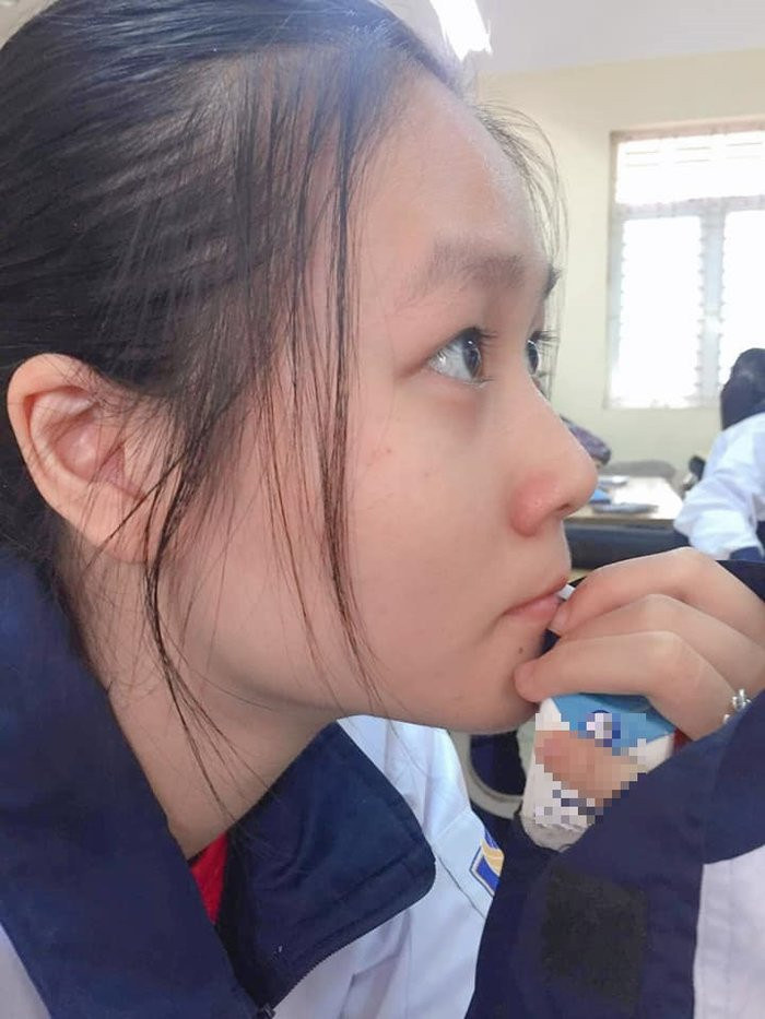 Rồi chỉ việc ngồi hút mà thôi… (Ảnh: Nguyễn Hương Giang/Group Trường Người Ta) Rồi chỉ việc ngồi hút mà thôi… (Ảnh: Nguyễn Hương Giang/Group Trường Người Ta)