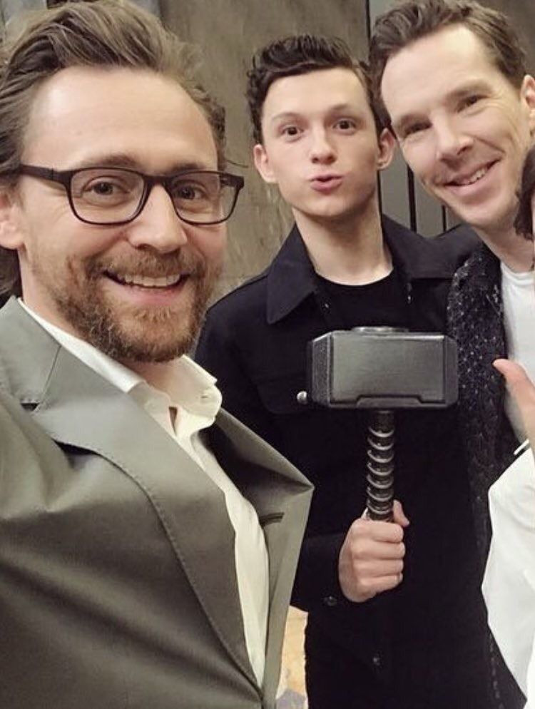 Xin chào, tụi tui là Loki và Doctor Strange, kiêm luôn