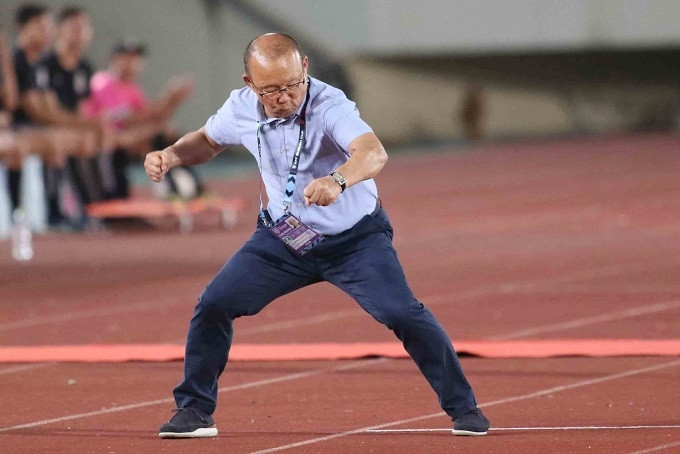 Ăn mừng như đứa trẻ trước bàn thắng của Quang Hải. Ăn mừng như đứa trẻ trước bàn thắng của Quang Hải.