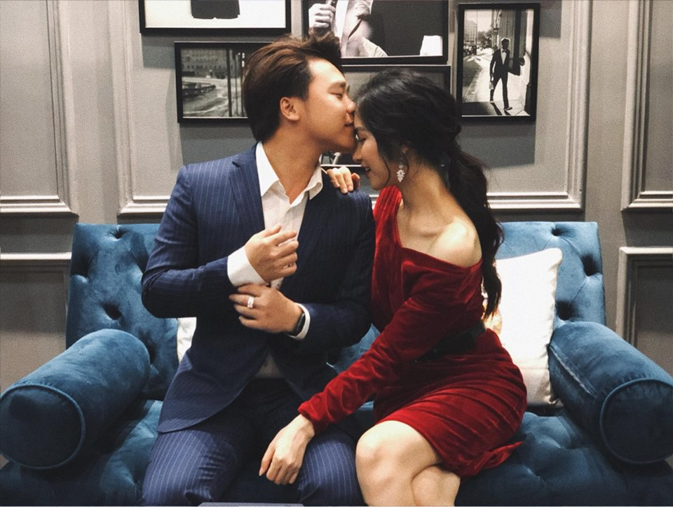 Hiện tại, nữ ca sĩ đang hạnh phúc bên bạn trai mới là một doanh nhân thành đạt. (Ảnh: FB Hòa Minzy). Hiện tại, nữ ca sĩ đang hạnh phúc bên bạn trai mới là một doanh nhân thành đạt. (Ảnh: FB Hòa Minzy).