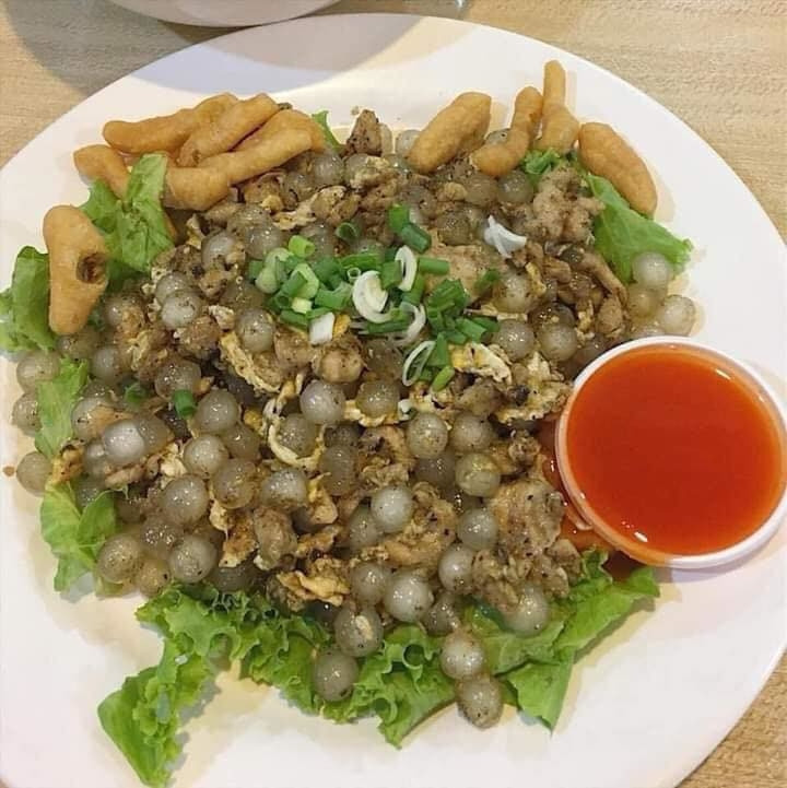 Nghe qua chắc ai cũng vội "té xỉu" với phiên bản trân châu xào trứng. Nghe qua chắc ai cũng vội "té xỉu" với phiên bản trân châu xào trứng.