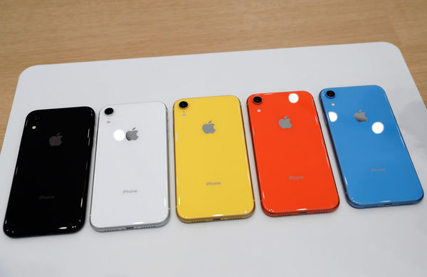 Tên gọi của iPhone Xr thực tế lại có thể liên quan đến những chiếc xe hơi. (Ảnh: Reuters) Tên gọi của iPhone Xr thực tế lại có thể liên quan đến những chiếc xe hơi. (Ảnh: Reuters)